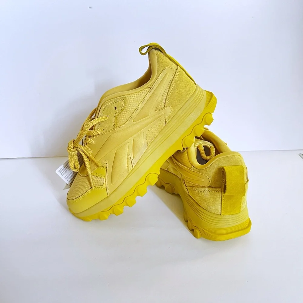 CL CARDI V2 Reebok Juniors size 6 Bright Yellow Sneakers